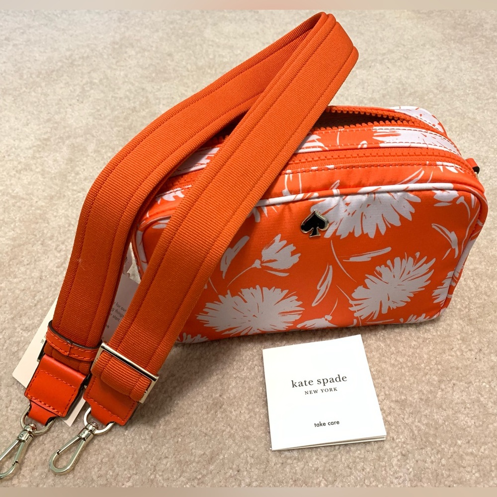 Kate Spade ♠️ makeup/camera bag/purse with detachable strap